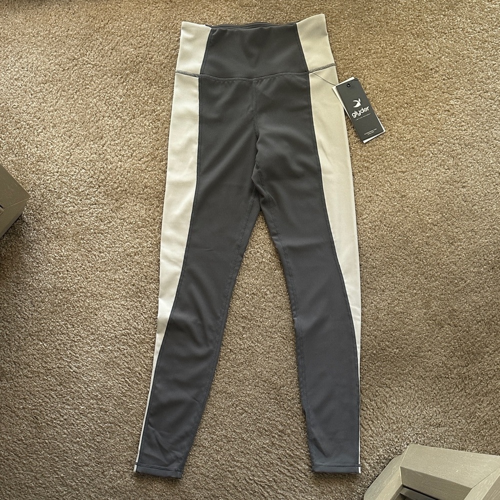 Glyder “Fushion” Leggings in Gray/Cream, Size Small